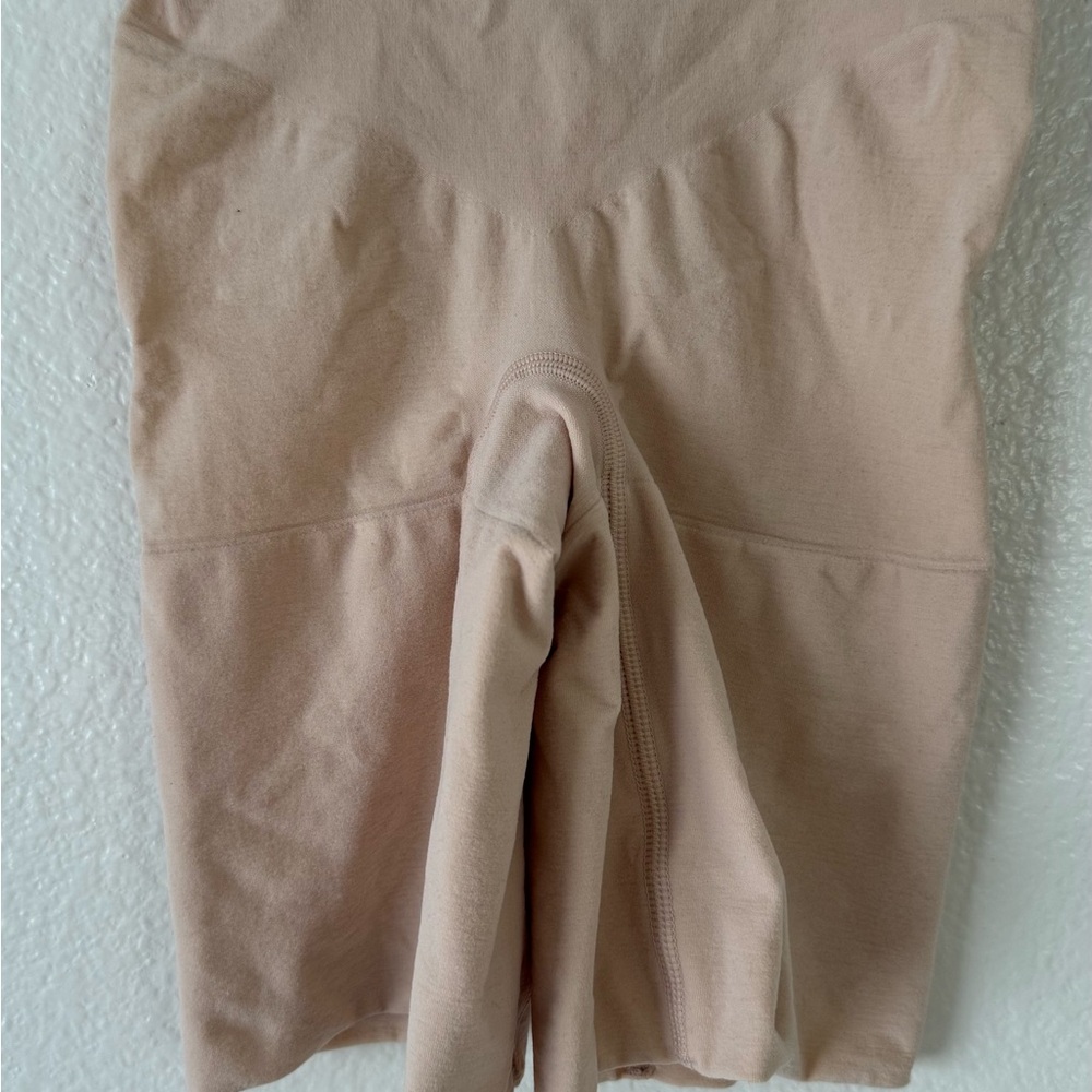 SPANX Size Small, High-waisted, Seamless, Mid-thigh, Shapewear (runs small)